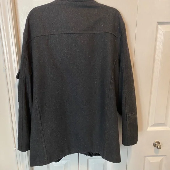 Men’s Size L Roots jacket - Picture 6 of 7